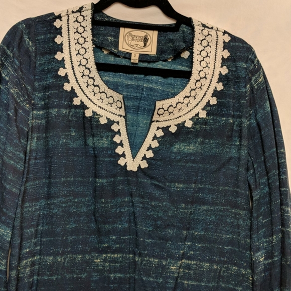 Irving & Fine blue and white embroidered tunic. - Picture 2 of 5